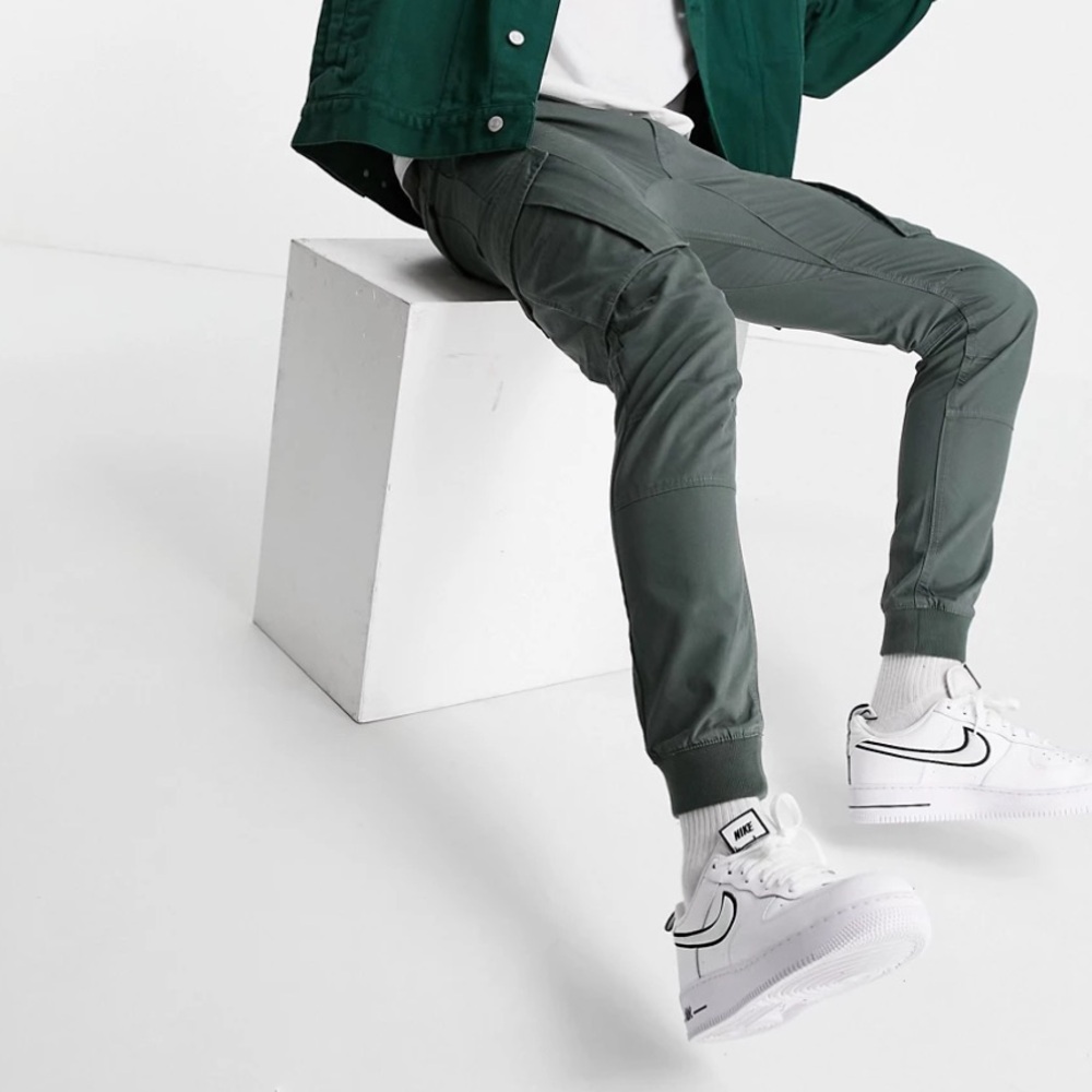 Cargo joggers in khaki green